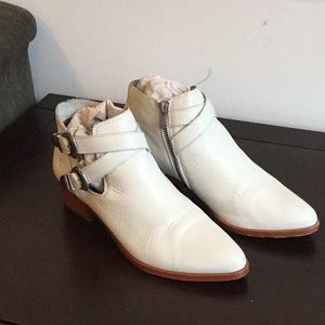 Frye Renee Buckle white size 8 77090